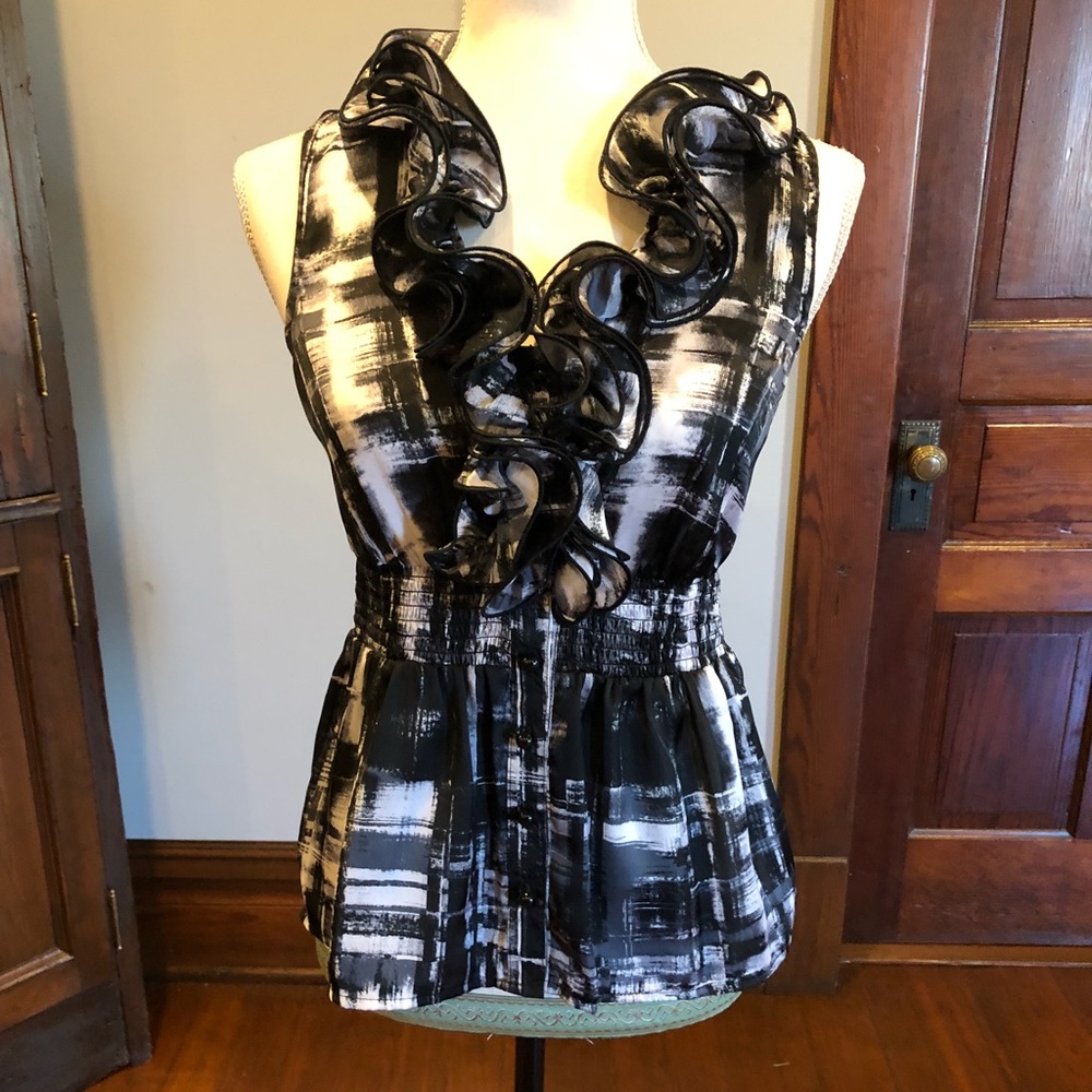 A Byer ruffle sleeveless top, great condition